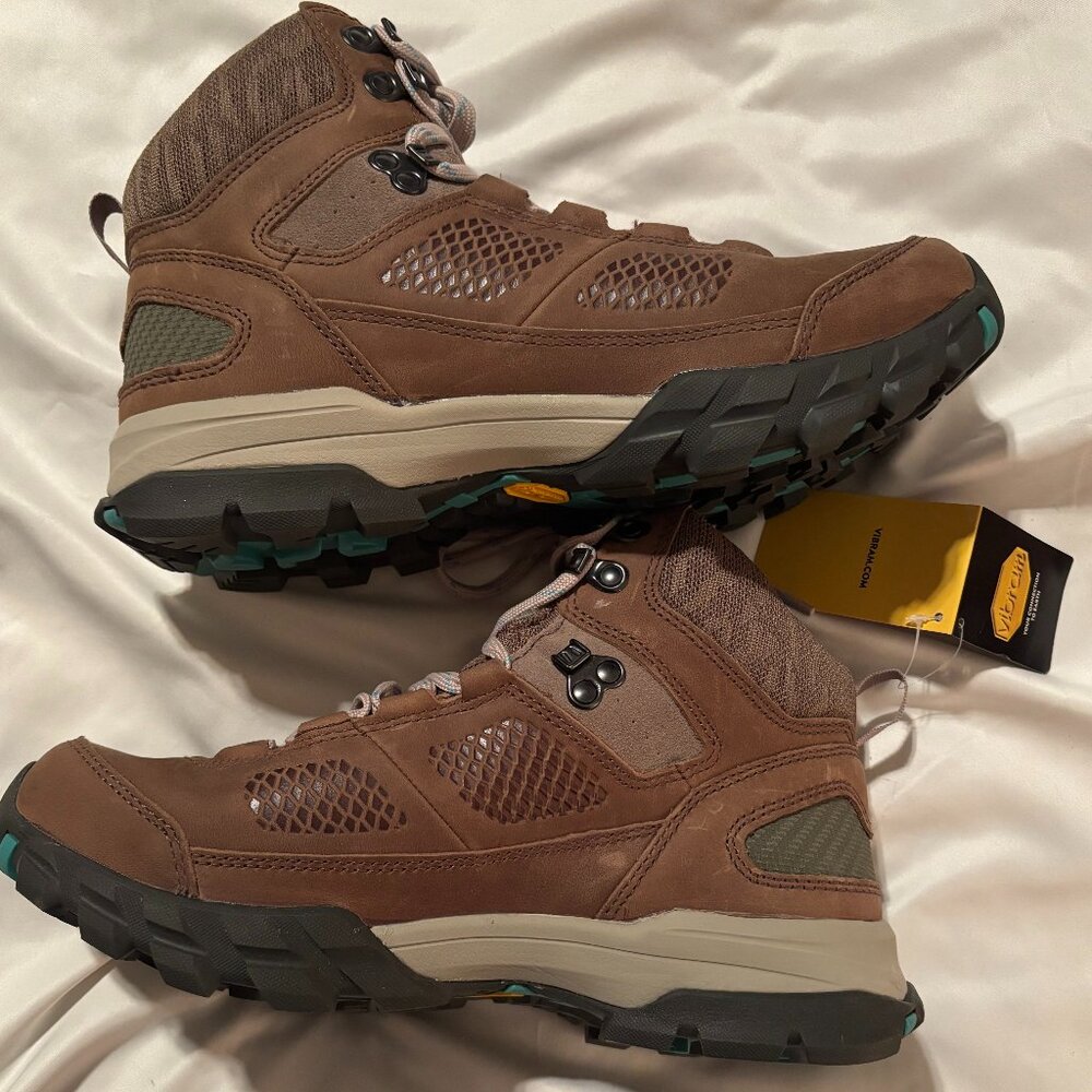 VASQUE HIKING BOOTS🏔️🥾🚶‍♀️🚶🏽‍➡️🚶🏿🚶‍♂️🚶🏻‍♀️‍➡️🚶🏼‍♀️